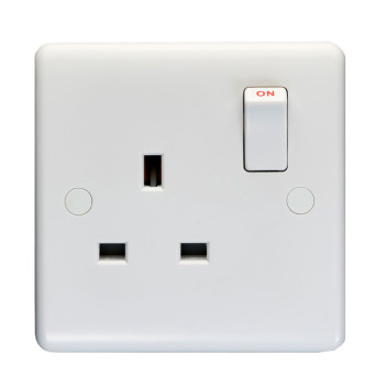 Socket Switched 1 Gang 13A White*