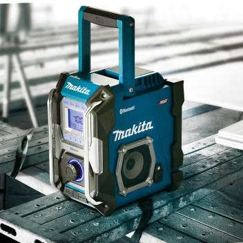 Makita Radio MR002GZ AM/FM With Bluetooth 18v*